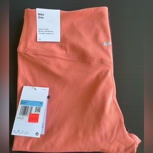 NWT Nike One Dri Fit leggings. New!